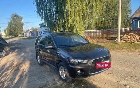 Mitsubishi Outlander III рестайлинг 3, 2010 год, 1 350 000 рублей, 2 фотография
