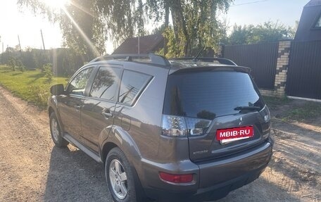 Mitsubishi Outlander III рестайлинг 3, 2010 год, 1 350 000 рублей, 4 фотография