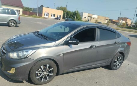 Hyundai Solaris II рестайлинг, 2013 год, 750 000 рублей, 2 фотография