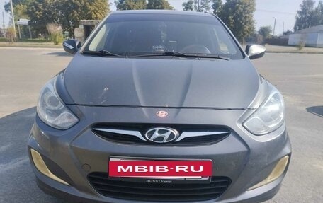 Hyundai Solaris II рестайлинг, 2013 год, 750 000 рублей, 3 фотография