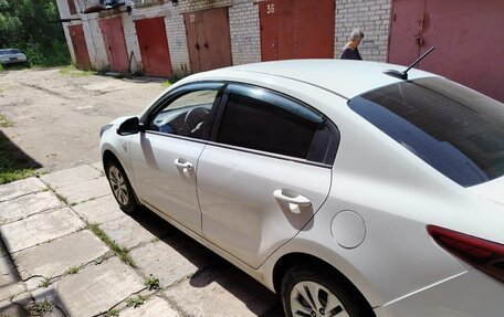 KIA Rio IV, 2019 год, 1 000 000 рублей, 10 фотография