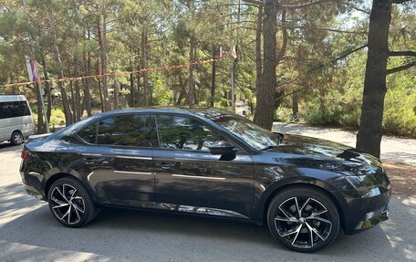Skoda Superb III рестайлинг, 2018 год, 2 400 000 рублей, 3 фотография