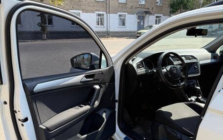 Volkswagen Tiguan II, 2020 год, 2 630 000 рублей, 2 фотография
