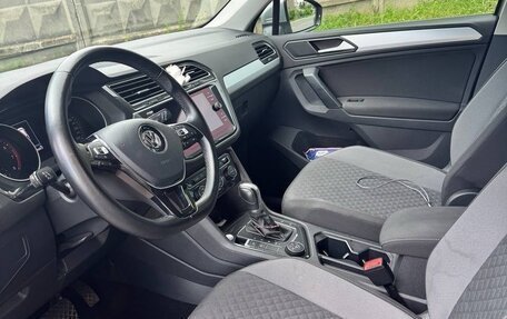 Volkswagen Tiguan II, 2018 год, 2 300 000 рублей, 11 фотография
