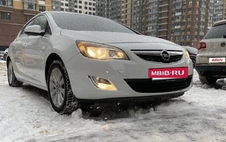 Opel Astra J, 2012 год, 800 000 рублей, 2 фотография