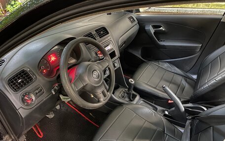 Volkswagen Polo VI (EU Market), 2011 год, 380 000 рублей, 2 фотография