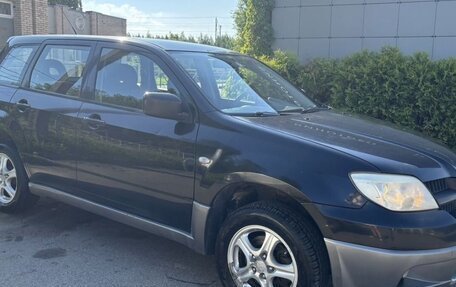 Mitsubishi Outlander III рестайлинг 3, 2005 год, 600 000 рублей, 3 фотография