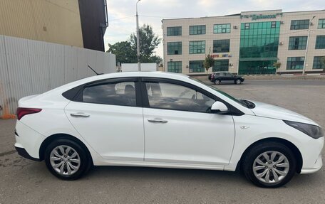 Hyundai Solaris II рестайлинг, 2020 год, 1 050 000 рублей, 4 фотография