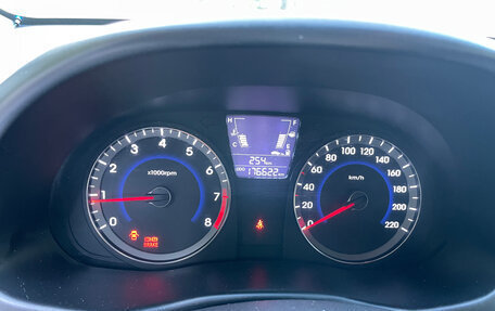 Hyundai Solaris II рестайлинг, 2011 год, 850 000 рублей, 15 фотография
