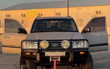 Toyota Land Cruiser 100 рестайлинг 2, 2004 год, 5 500 000 рублей, 2 фотография