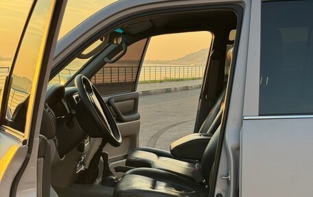 Toyota Land Cruiser 100 рестайлинг 2, 2004 год, 5 500 000 рублей, 14 фотография
