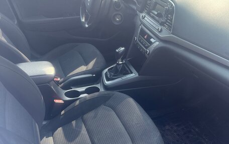 Hyundai Elantra VI рестайлинг, 2017 год, 1 400 000 рублей, 3 фотография