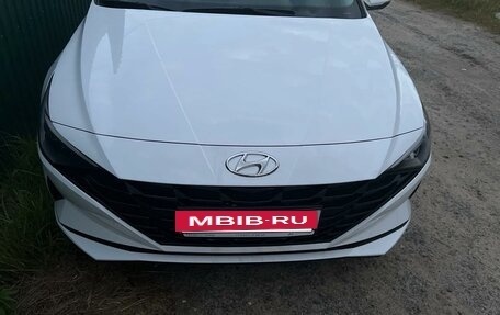 Hyundai Elantra, 2021 год, 2 100 000 рублей, 2 фотография