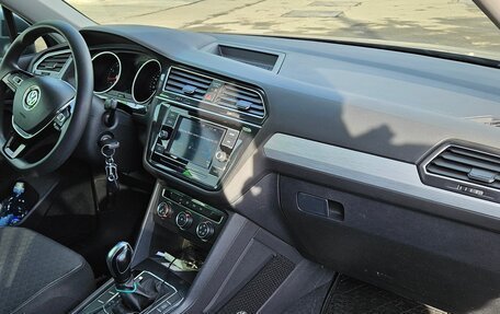 Volkswagen Tiguan II, 2019 год, 2 300 000 рублей, 13 фотография