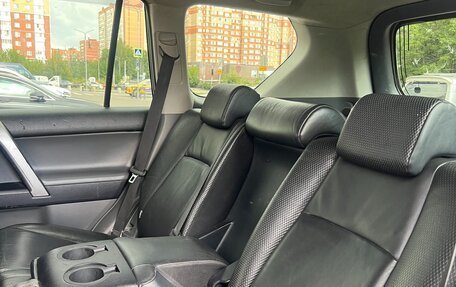 Toyota Land Cruiser Prado 150 рестайлинг 2, 2010 год, 3 000 000 рублей, 17 фотография