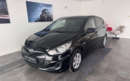 Hyundai Solaris II рестайлинг, 2013 год, 700 000 рублей, 1 фотография