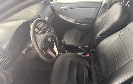 Hyundai Solaris II рестайлинг, 2013 год, 700 000 рублей, 7 фотография
