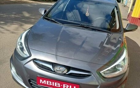Hyundai Solaris II рестайлинг, 2013 год, 750 000 рублей, 1 фотография