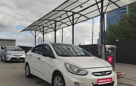 Hyundai Solaris II рестайлинг, 2011 год, 850 000 рублей, 1 фотография