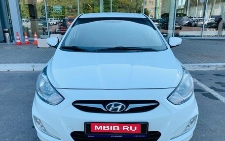 Hyundai Solaris II рестайлинг, 2013 год, 820 000 рублей, 2 фотография