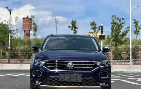Volkswagen T-Roc I, 2022 год, 1 620 000 рублей, 2 фотография