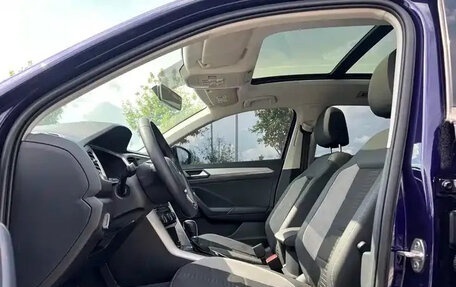 Volkswagen T-Roc I, 2022 год, 1 620 000 рублей, 15 фотография