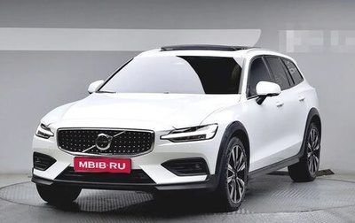 Volvo V60 Cross Country II, 2022 год, 3 850 000 рублей, 1 фотография