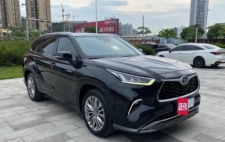 Toyota Highlander, 2021 год, 3 010 000 рублей, 3 фотография