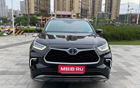 Toyota Highlander, 2021 год, 3 010 000 рублей, 2 фотография