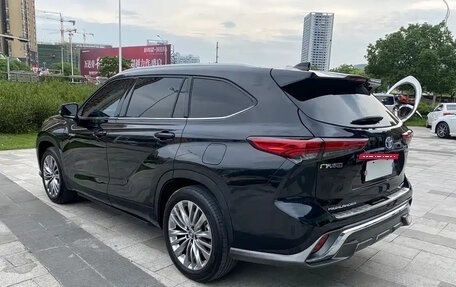 Toyota Highlander, 2021 год, 3 010 000 рублей, 4 фотография