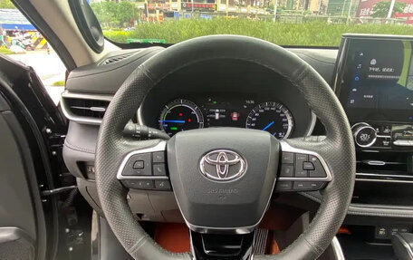 Toyota Highlander, 2021 год, 3 010 000 рублей, 15 фотография