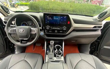 Toyota Highlander, 2021 год, 3 010 000 рублей, 13 фотография