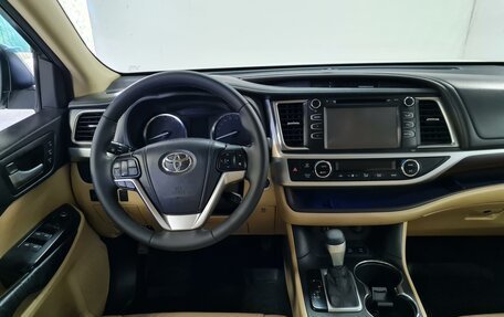 Toyota Highlander III, 2014 год, 2 590 000 рублей, 14 фотография