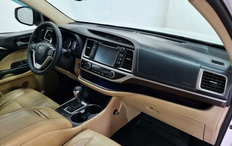 Toyota Highlander III, 2014 год, 2 590 000 рублей, 11 фотография