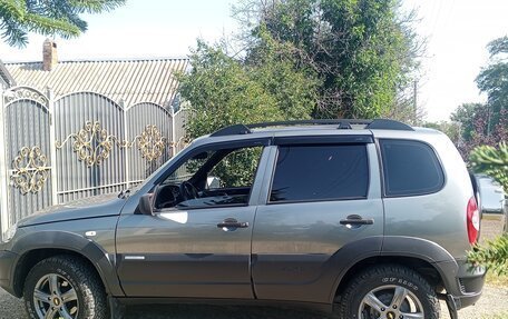 Chevrolet Niva I рестайлинг, 2011 год, 600 000 рублей, 3 фотография