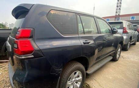 Toyota Land Cruiser Prado 150 рестайлинг 2, 2022 год, 6 790 000 рублей, 7 фотография
