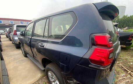 Toyota Land Cruiser Prado 150 рестайлинг 2, 2022 год, 6 790 000 рублей, 6 фотография