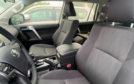 Toyota Land Cruiser Prado 150 рестайлинг 2, 2022 год, 6 790 000 рублей, 8 фотография