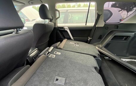 Toyota Land Cruiser Prado 150 рестайлинг 2, 2022 год, 6 790 000 рублей, 12 фотография