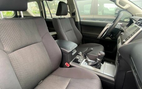 Toyota Land Cruiser Prado 150 рестайлинг 2, 2022 год, 6 790 000 рублей, 9 фотография