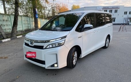 Toyota Voxy III, 2018 год, 2 650 000 рублей, 2 фотография