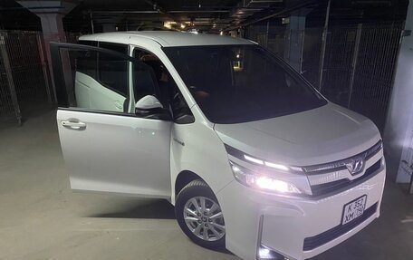 Toyota Voxy III, 2018 год, 2 650 000 рублей, 12 фотография