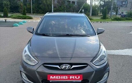 Hyundai Solaris II рестайлинг, 2013 год, 750 000 рублей, 3 фотография
