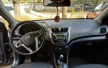 Hyundai Solaris II рестайлинг, 2013 год, 750 000 рублей, 5 фотография