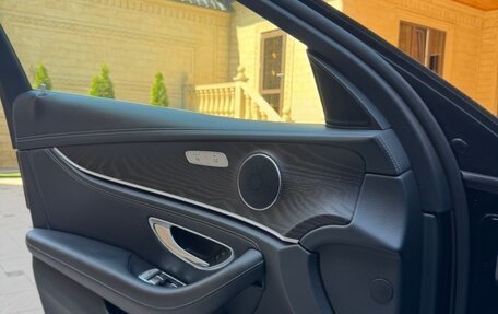 Mercedes-Benz E-Класс, 2018 год, 3 350 000 рублей, 5 фотография