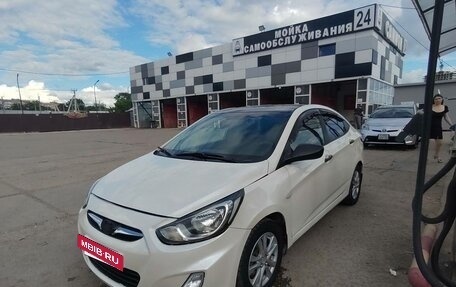 Hyundai Solaris II рестайлинг, 2011 год, 850 000 рублей, 2 фотография