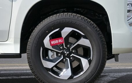 Mitsubishi Montero Sport, 2025 год, 4 625 000 рублей, 5 фотография