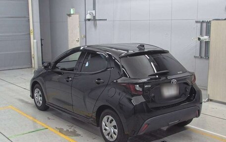 Toyota Yaris, 2020 год, 750 000 рублей, 3 фотография