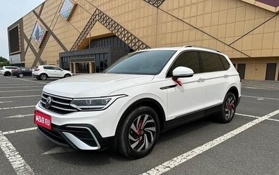 Volkswagen Tiguan II, 2022 год, 2 490 000 рублей, 1 фотография