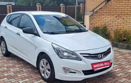 Hyundai Solaris II рестайлинг, 2015 год, 1 050 000 рублей, 4 фотография